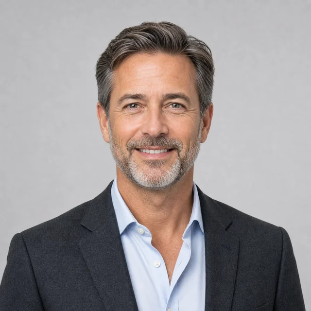 Recruiter review expert headshot